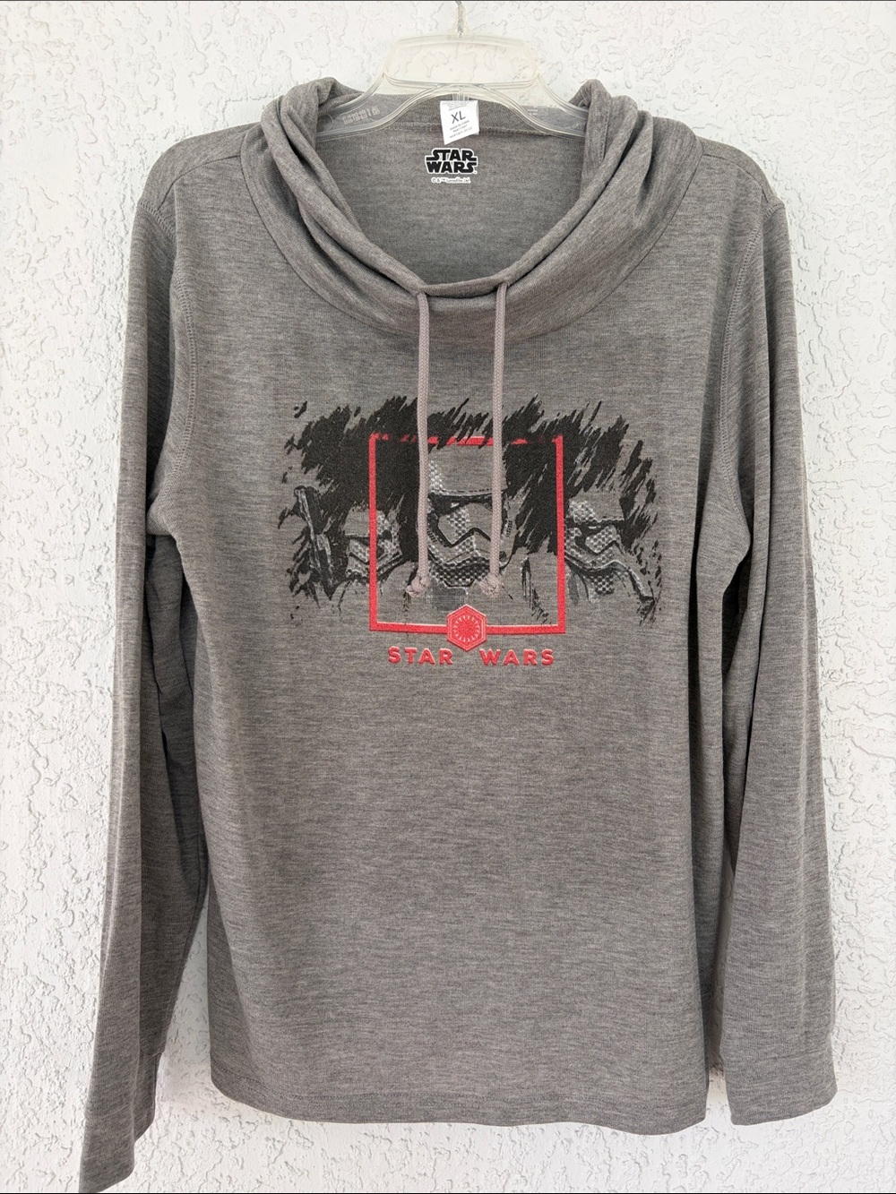 Star Wars Gray Long-Sleeve Shirt with Red Graphic size XL